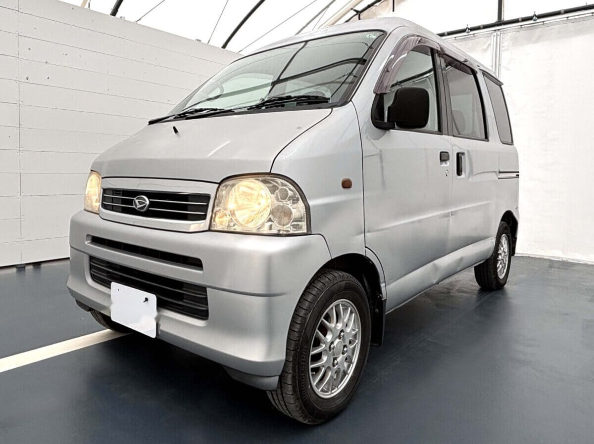 Apr. 2001 Daihatsu Atrai (DHAR0042706R0805)