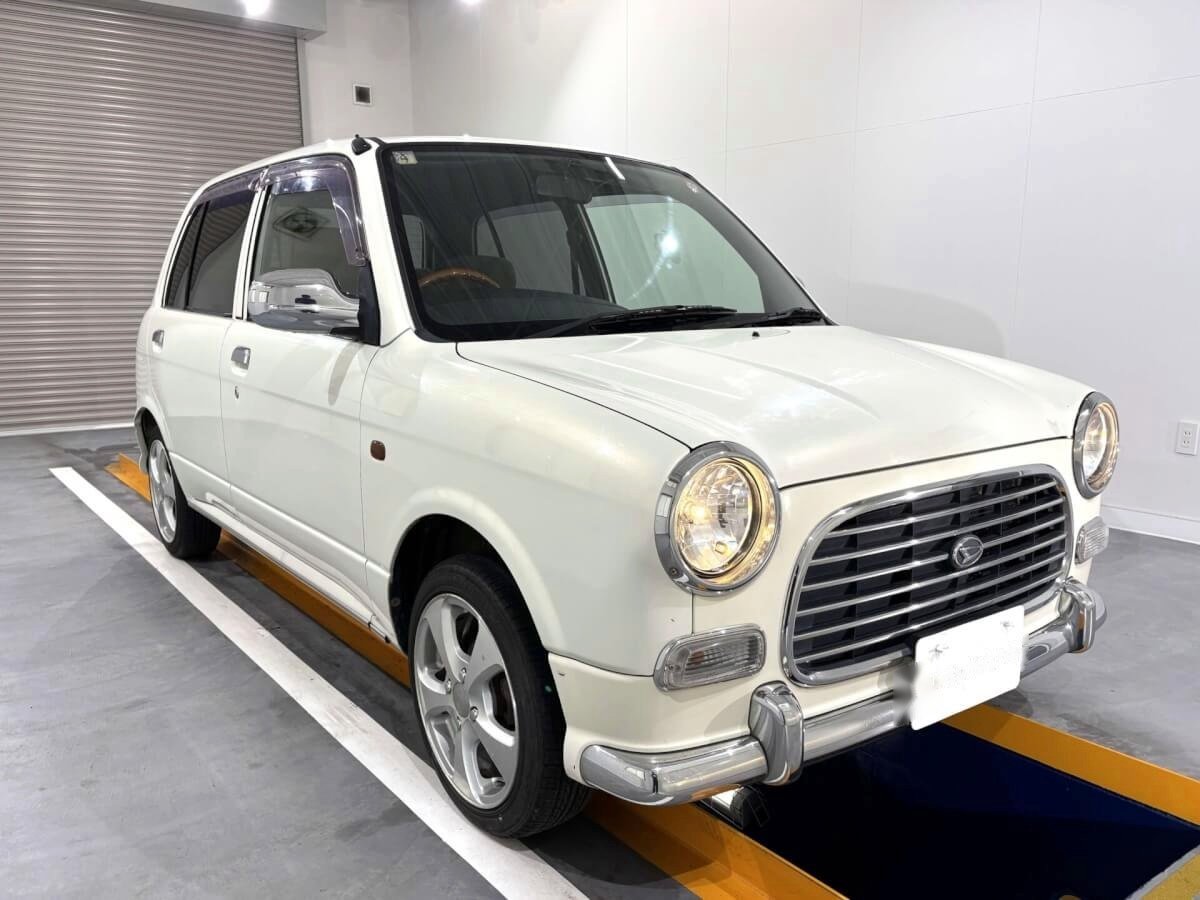 Oct. 2001 Daihatsu Mira Gino (DHMG0036932R0710)