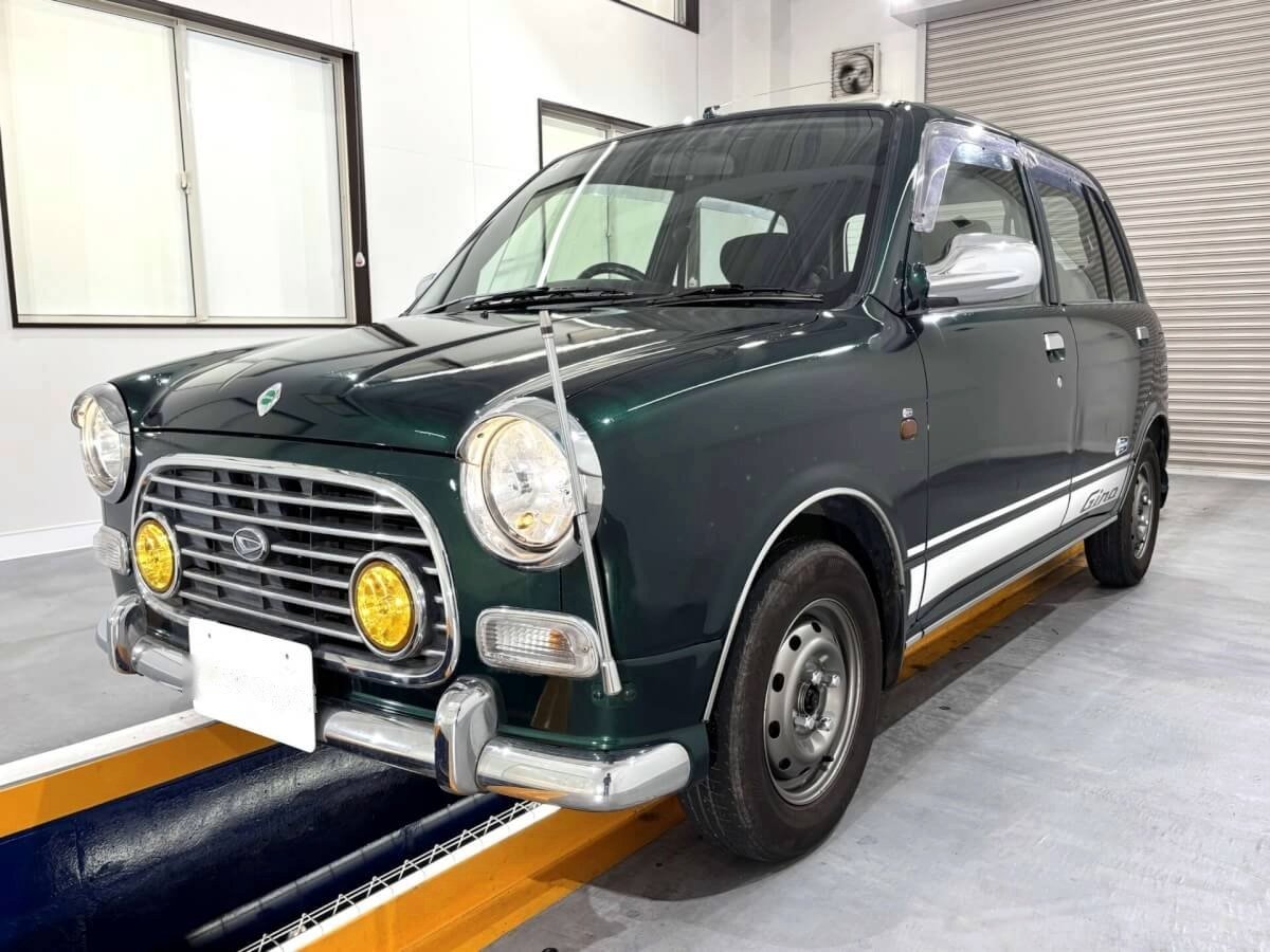 Apr. 2001 Daihatsu Mira Gino (DHMG0204361R0806)