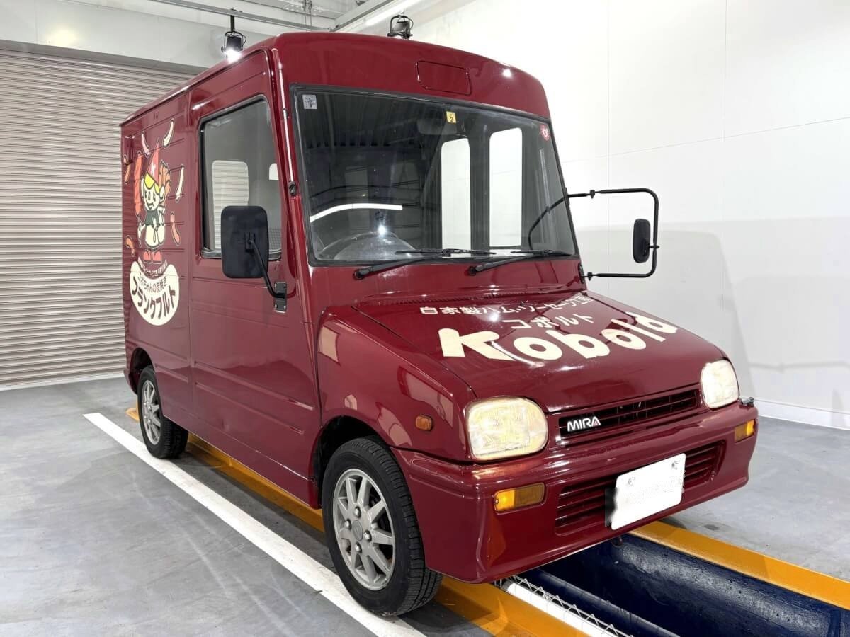 DHMW022431R0802 image 1 1990 Daihatsu Mira Walkthrough Van (DHMW022431R0802)