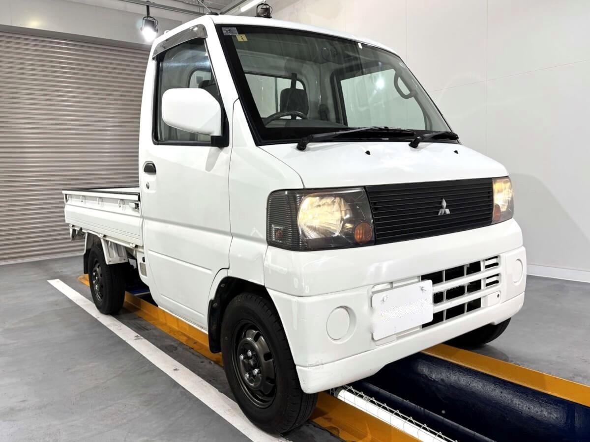 Dec. 2005 Mitsubishi Minicab Truck (MBMT1014017R0805)
