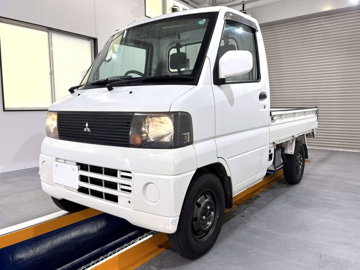 Dec. 2005 Mitsubishi Minicab Truck (MBMT1014017R0805)