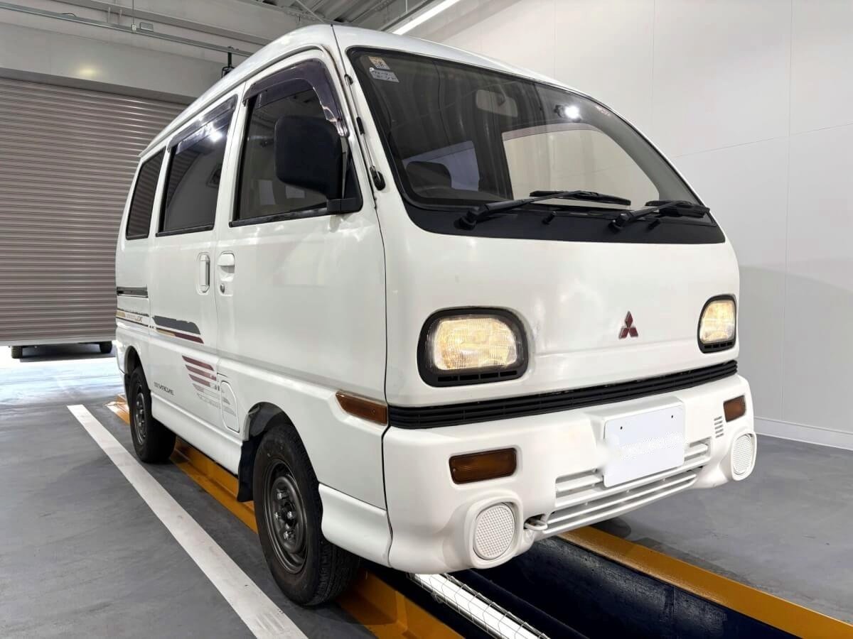 1993 Mitsubishi Minicab Van (MBMV0150747R0706)
