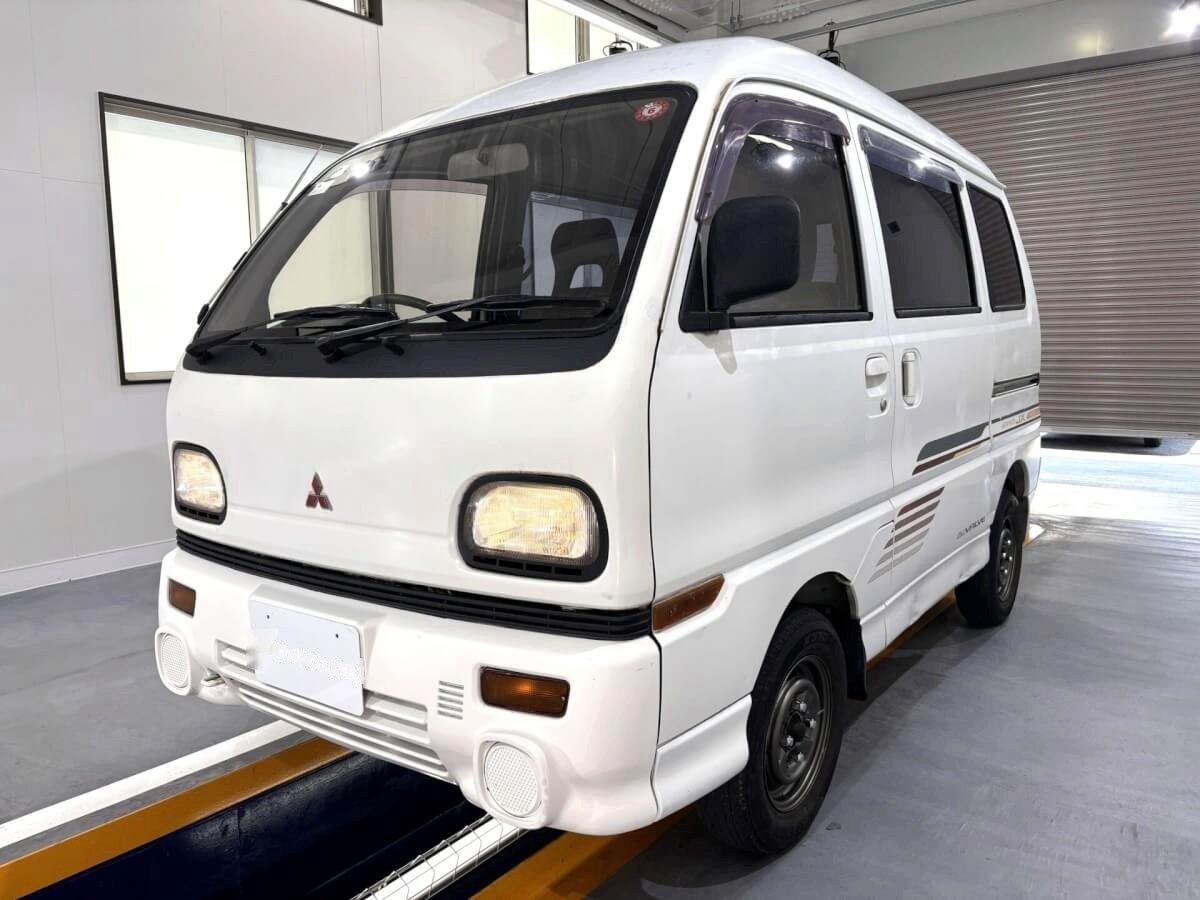 1993 Mitsubishi Minicab Van (MBMV0150747R0706)