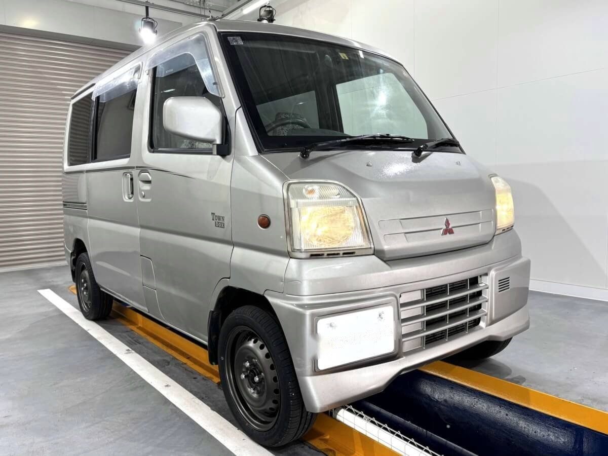 2000 Mitsubishi Town Box (MBTB0005084R0806)