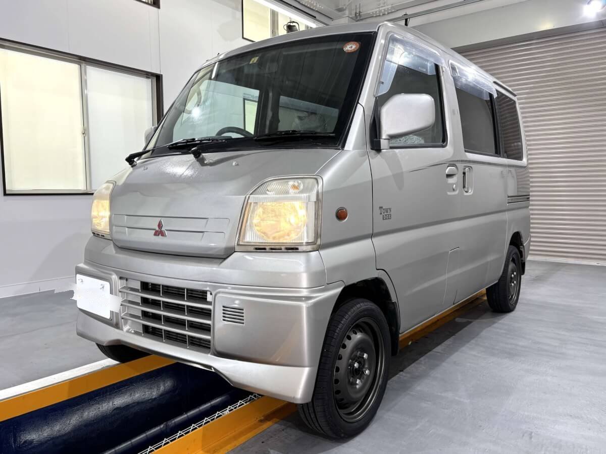 2000 Mitsubishi Town Box (MBTB0005084R0806)