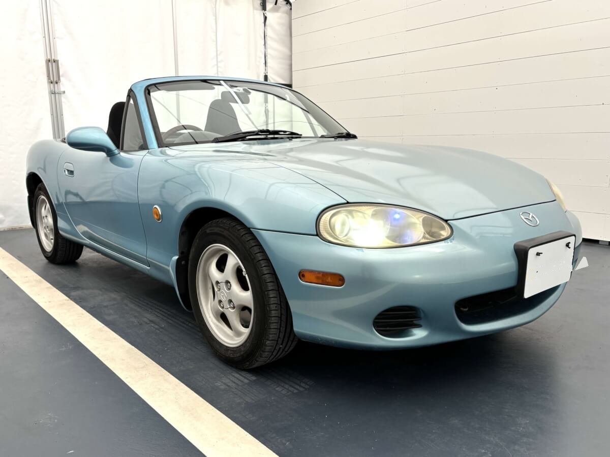 Sep. 2000 Mazda Roadster (MZ200836R0806)