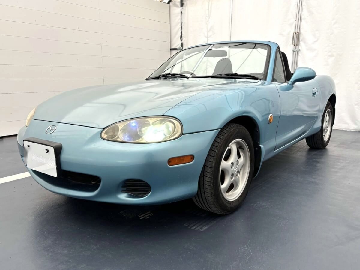 Sep. 2000 Mazda Roadster (MZ200836R0806)
